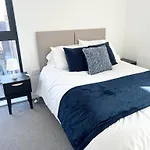 Luxury 2 Bed Apt With City View