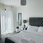 Modern, Stylish And Central Home