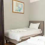 Spacious Suite 3 - Private Room For 3