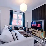 Modern Central 3 Bed With Pool Table And Parking