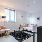 The Ecclesian Deluxe Apartments Near Trafford Centre Eccles Train Station
