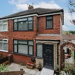 Hilltop House In Central Manchester - Free Parking