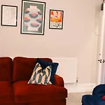 Beautiful Large House Free Parking 10 Mins To City Centre Near Ao Arena Ideal For Groups Long Stay Rates