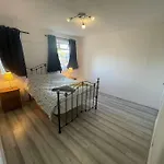 Cheerful 3 Bed Entire House, Newly Refurbished