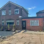 Cheerful 3 Bed Entire House, Newly Refurbished