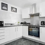 Cityfront Luxe Apt Near City Centre Facing Etihad & Coop Live, Free Parking