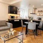 Urban Luxury: Spinningfields 2 Bed Apartment