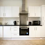 Autumn Breeze, 2Br Apartment, Didsbury, Manchester