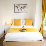 Autumn Breeze, 2Br Apartment, Didsbury, Manchester