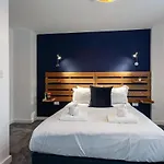 Superb 2 Bed Flat 5Min To Old Trafford Stadium