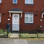 Cosy 2 Bed With Parking Near Piccadilly, Etihad Stadium And Coop Live Sleeps Up To 5