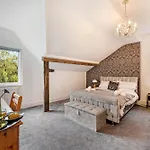 Pass The Keys Old Trafford 4-Bedroom Retreat Near Manchester United & City Centre - Family-Friendly
