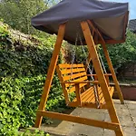 Modern Home, Beautiful Spacious Garden, City Centre Netflix