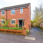 Modern 3 Bed House In Manchester With Pool Table And Driveway Parking By Vista Stays Short Lets