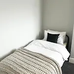 Victorian Stay - 5 Bedroom House