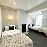 Victorian Stay - 5 Bedroom House