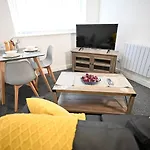 Spacious Studio Near Christie Hospital