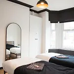 Entire Modern Home In Manchester And Near Peak District
