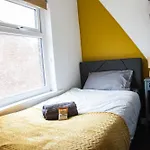 Entire Modern Home In Manchester And Near Peak District