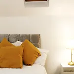 Cosy Spacious 4 Bedroom Town House With Shared Bathrooms, Living Space, Kitchen And Garden