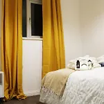 Cosy Spacious 4 Bedroom Town House With Shared Bathrooms, Living Space, Kitchen And Garden