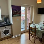 Modern, Quiet, Sleeps 9, Etihad, Coop Live, Manchester