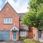 Boutique 4-Bed House In Manchester - Games Room