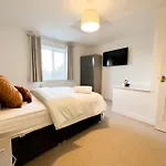 Simple House W- Free Parking By Manchester Airport - Free Drop-Off