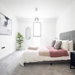 Luxury Free Parking Townhouse