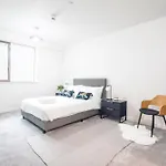 Luxury Free Parking Townhouse