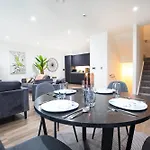 Luxury Free Parking Townhouse