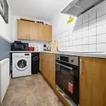 Private Retreat For 3 Near City Centre