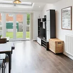 Host & Stay - Meadow Road
