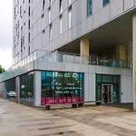 Lux Livin\' Apartments - Luxury 2 Bed Manchester Apartment With Skyline View & 24 Hour Gym