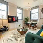 Charlotte House Residence By Coqoon