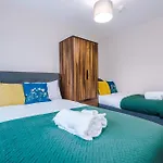 Modern Comfort - 1 Bedroom Apartment - Free Parking, Transit Links, Close To Stadiums