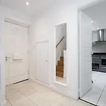 Cosy Retreats Central, Netflix, Free Parking