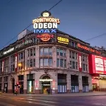 Modern Trafford 1Br Apartment-Free Parking-Cinema Room