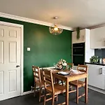 6 Guests House Old Trafford,Media City,City Centre, Free Parking