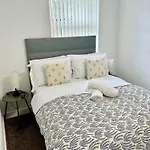 Failsworth Luxury Apartment With Free Parking By Daley Stays
