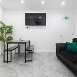 The Kent- Luxury Rooms