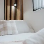 Scandi Loft Style Apartment - Sleeps 6 - Near Manchester Airport
