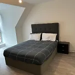 Lush King Ensuite In A Shared Home