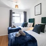 Townhouse In Old Trafford