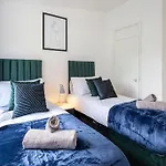 Townhouse In Old Trafford