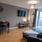 Manchester City Centre Apartment, Free Parking, Sleeps 6, Smart Tvs, Long Term Disc