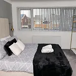 3 Bedroom House Manchester Free Wifi And Parking