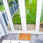 3 Bedroom House Manchester Free Wifi And Parking