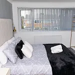 3 Bedroom House Manchester Free Wifi And Parking
