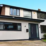 Stylish Event & Family Home For 12 In Manchester With Hot Tub